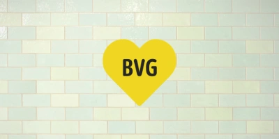 BVG-Logo auf Kachelfliesen