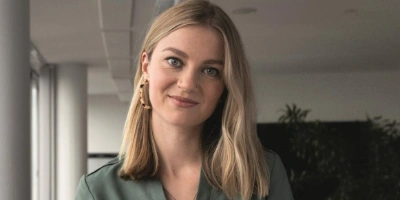 strategische Einkäuferin Nataliia in einem BVG-Besprechungsraum