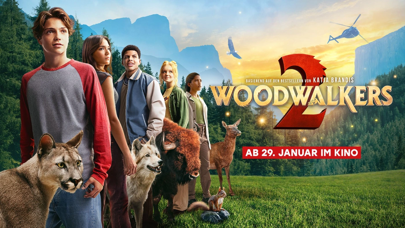 Ein Filmplakat mit fünf Darsteller*innen und Tieren auf einer Wiese im Wald.