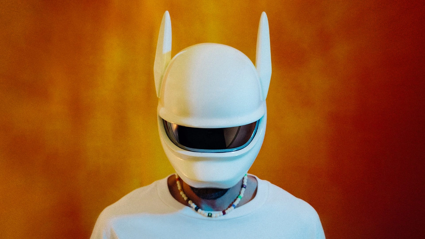 Zu sehen ist der Musiker Cro mit seiner neuen Maske.