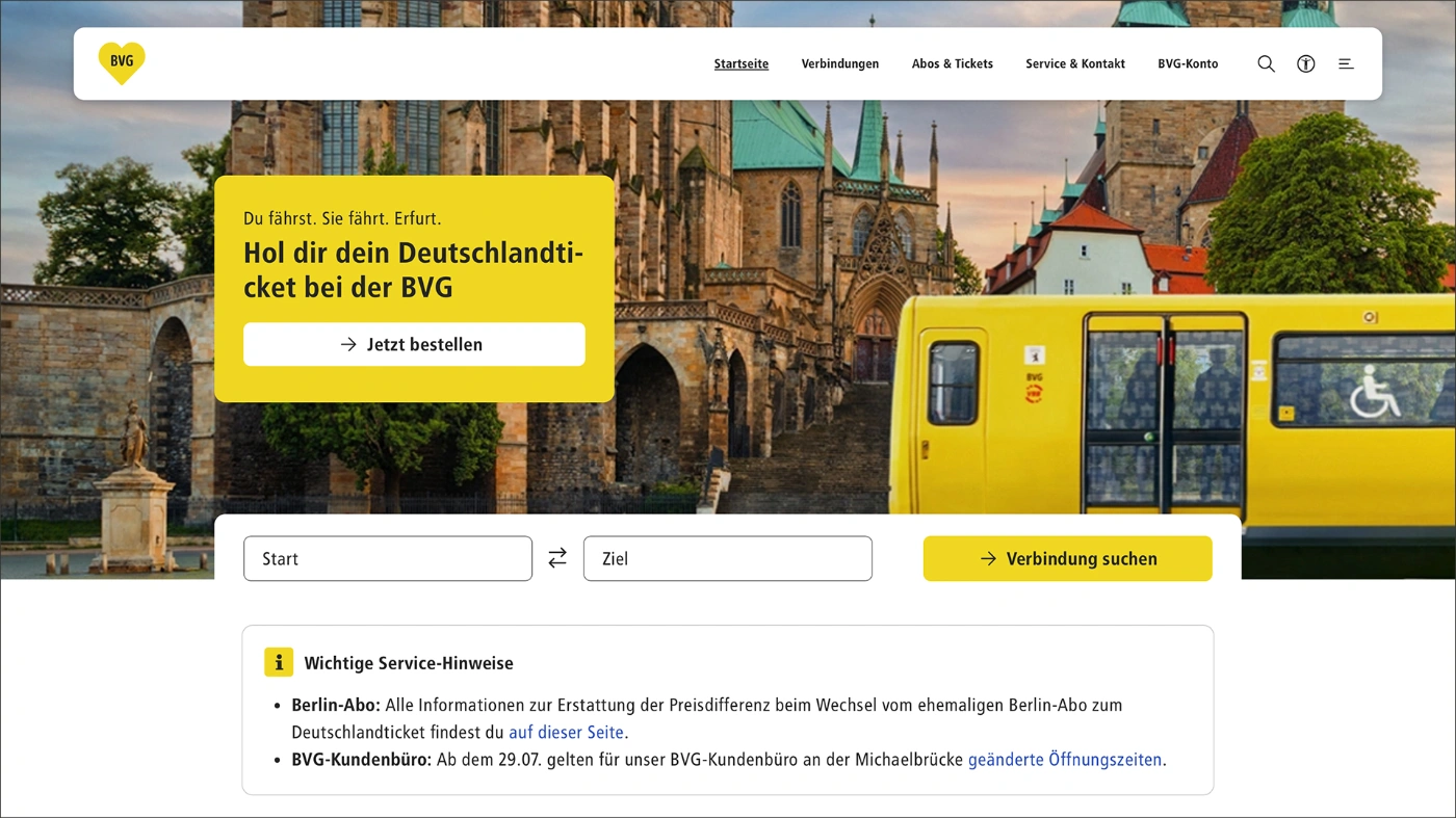 Ein Screenshot der BVG-Startseite: Man sieht im Hintergrund ein Bild einer Tram, im Vordergrund die Verbindungssuche.